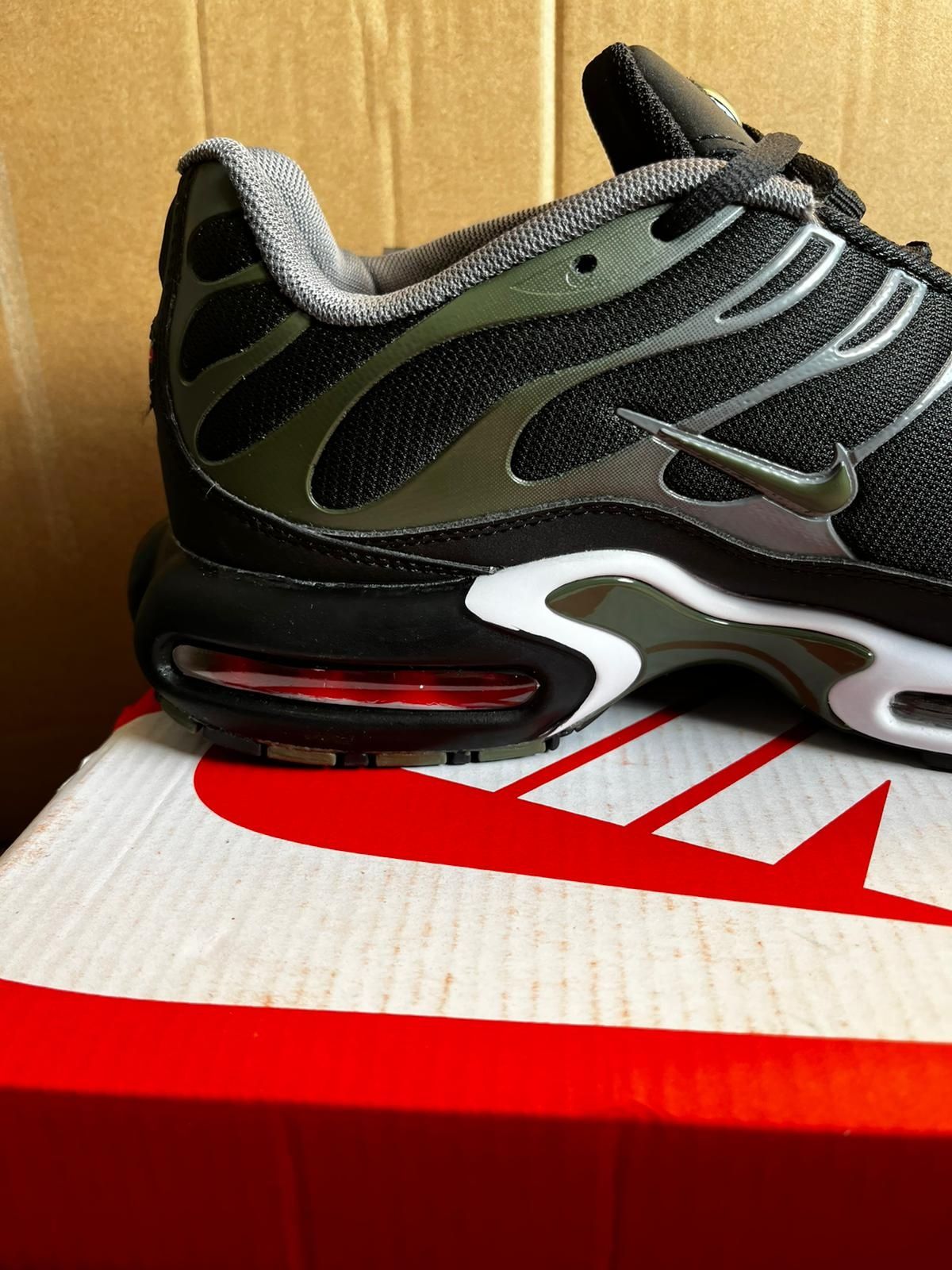 Nike air max plus legion Cluj Napoca OLX.ro