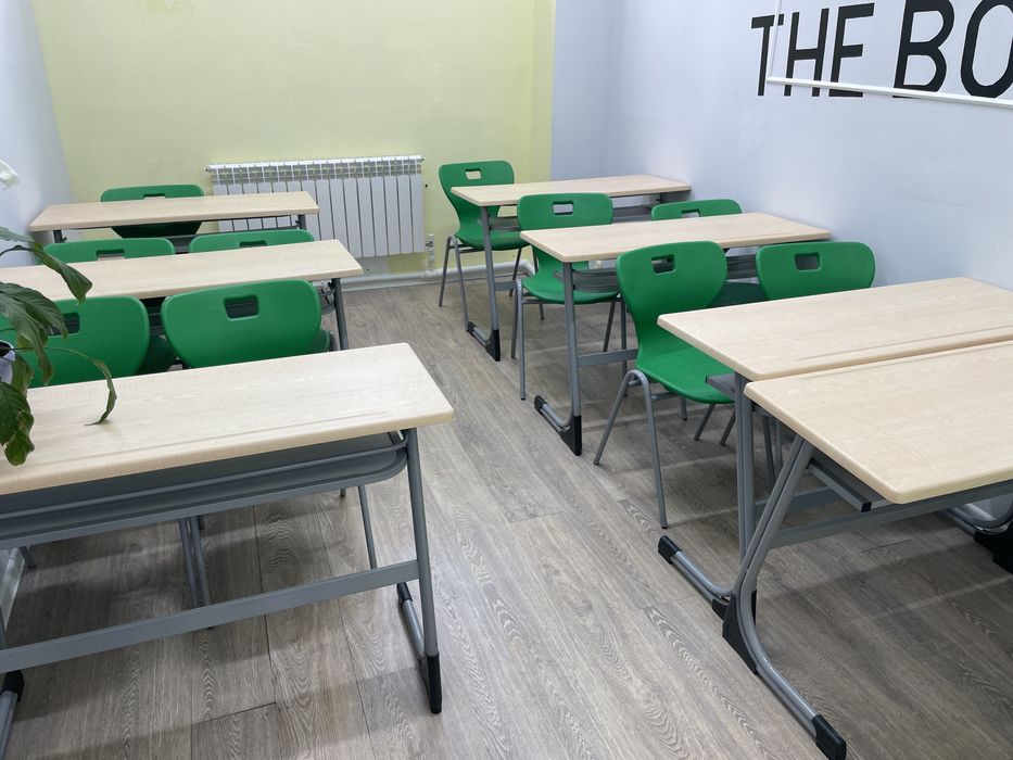 Парта школьная. Стульчики