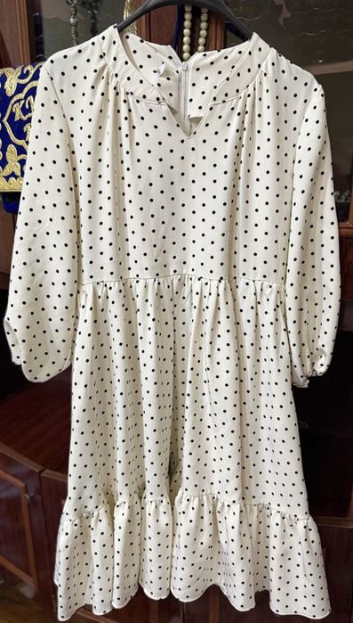 Ayollar kiyimi sotiladi