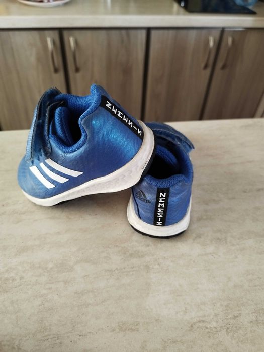 Маратонки Адидас за момче, 24 номер