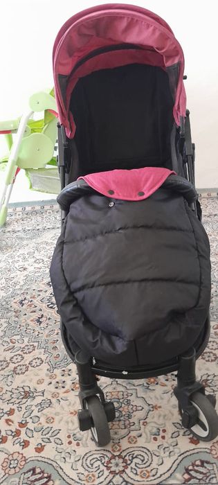 Коляска детский, стол для кормления.