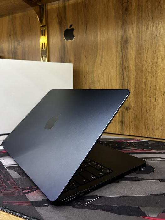 MacBook Air M2 8/256-8/512