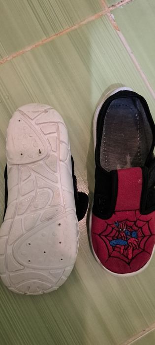 Детски пантофи и обувки