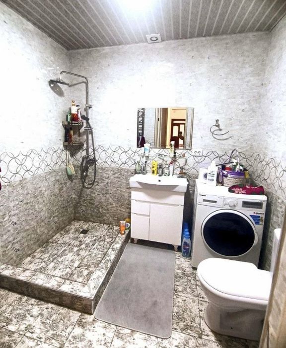 Uy sotiladi 4 sotix 4 xona + padval