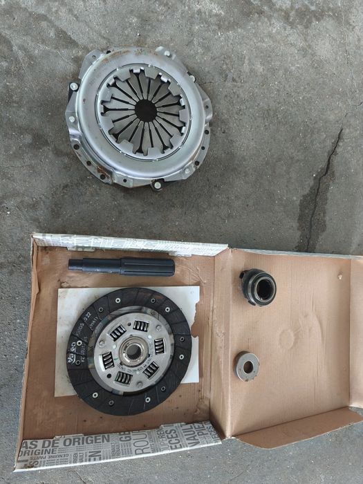 Vând ambreiaj Logan original