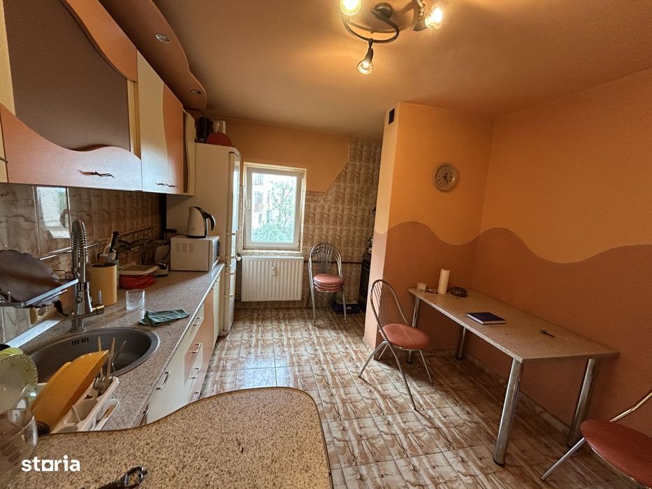 Inchiriez apart.3 cam.decom.et.2/4,modern,zona Vlaicu-Mall