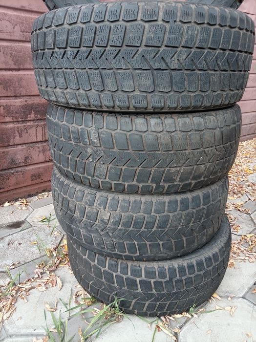 Шины 235/55R18 пять болонов
