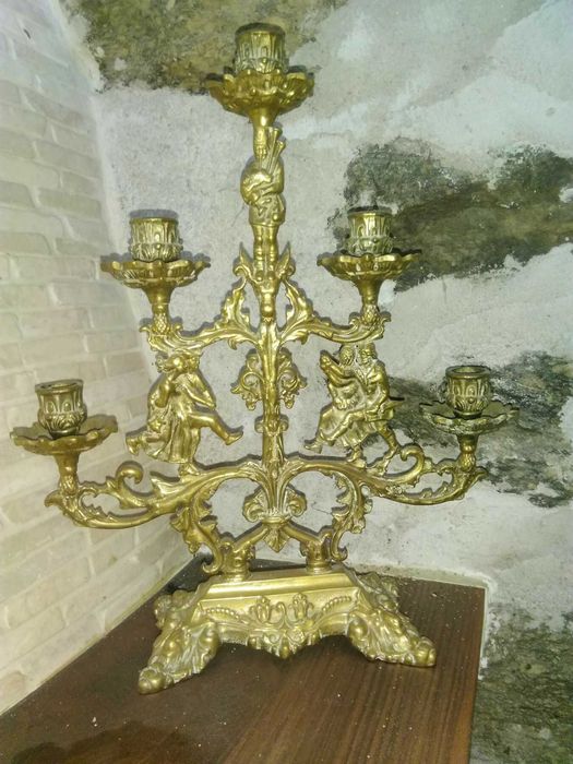 Продавам Френски бронзов свещник в стил РОКОКО