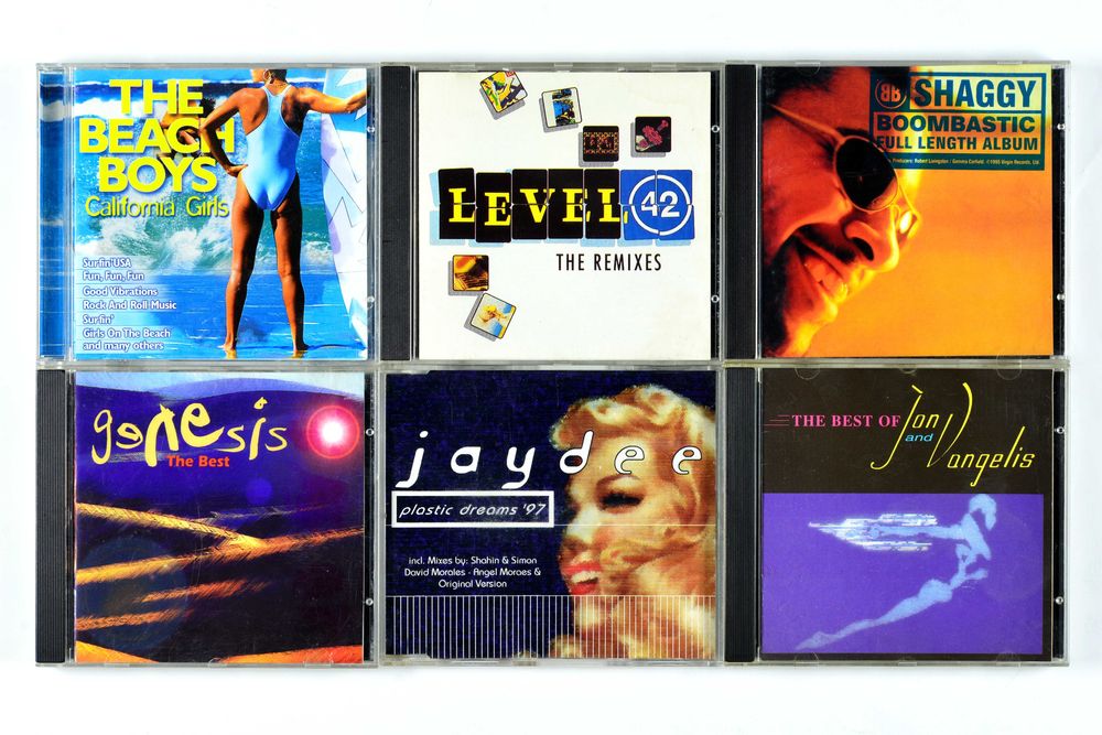 Оригинални CD Музикални дискове (Compact Disc)