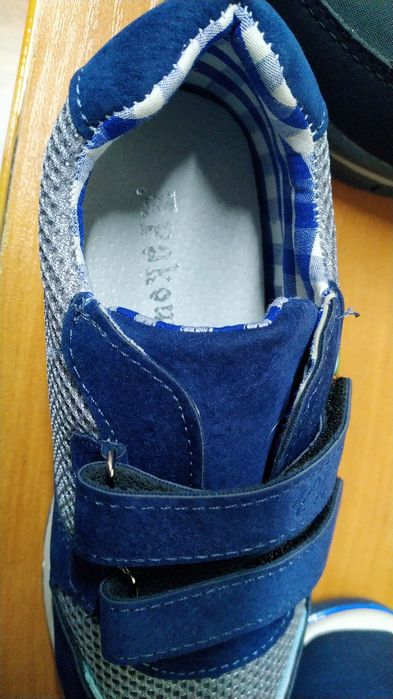 Продам кроссовки на мальчика.