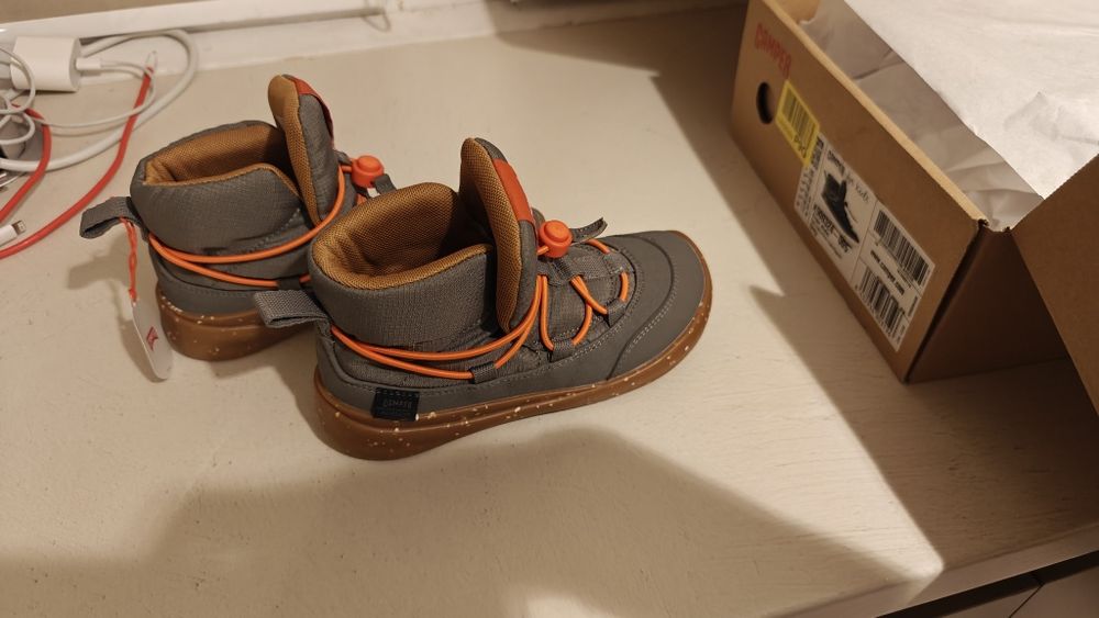 Ghetute/adidasi Camper, nou, 28