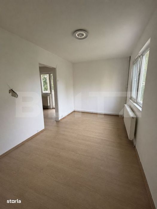 Apartament 3 camere semidecomandat, 50 mp, etaj 2, zona Dambul Pietros