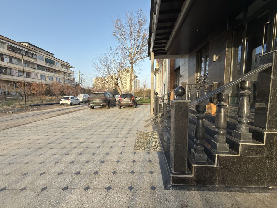 Продажа новой гостиницы у дороги 6 соток 2225м2 ориентир Хайт-Таун