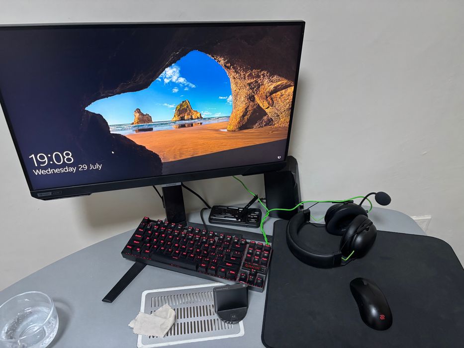 Геймърски Компютър Ryzen 7 9700x 16 GB DDR5 RAM, 1TB nvme2, radeon rx 7600 8gb