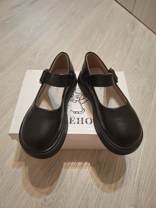 Туфли новые для девочки 32 размер