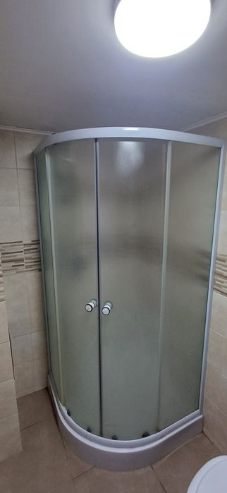 Cabina 90x90 în stare bună