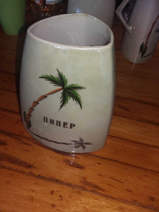 Части от сервиз за подправки /ретро от едно време/