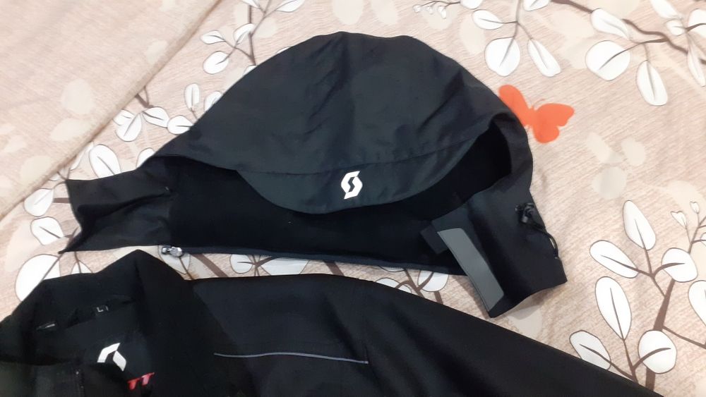 Продавам  зимно яке SKOTT