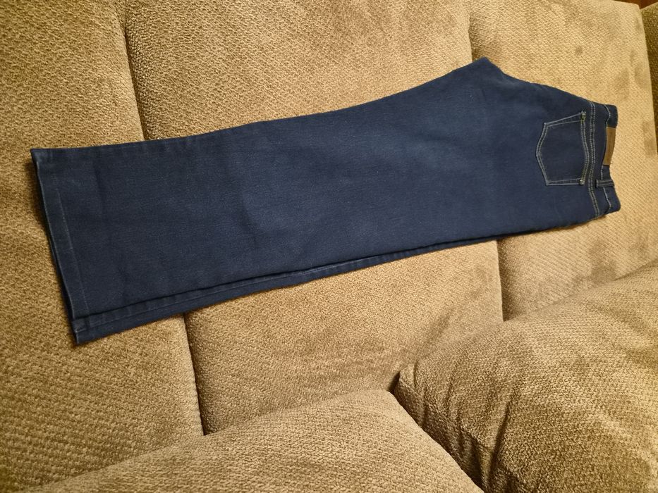 Blugi mărimea 46