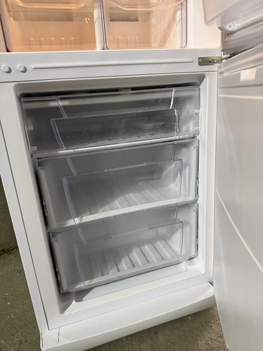 Продается холодильник Indesit 339л/ 185см