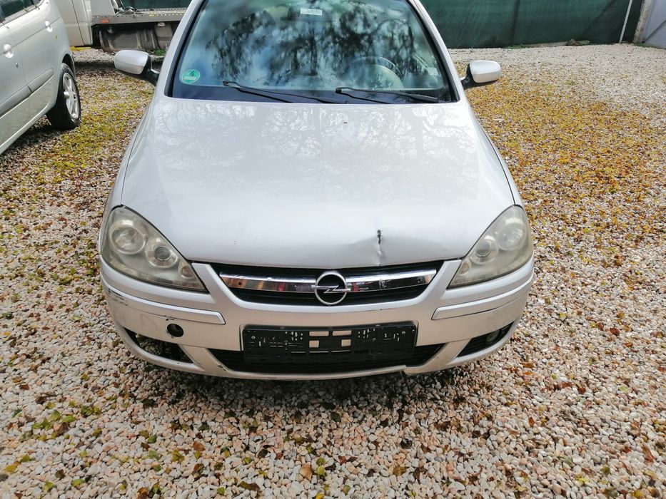 Опел корса на части 1.2.16.V. 2005.година