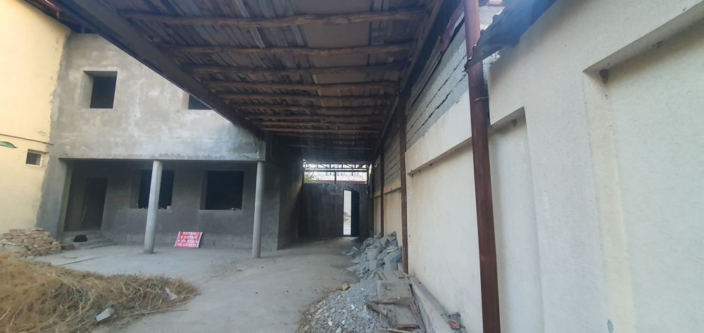 Участок 6 соток с коттеджем на 8 комнат,свет,вода,газ,канализация есть