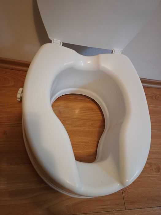 Inaltator pt toaleta/ wc cu capac, Reglabil inalt de 15 cm/ suport