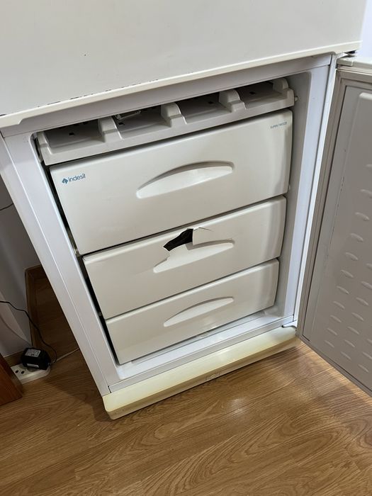 Холодильник Indesit