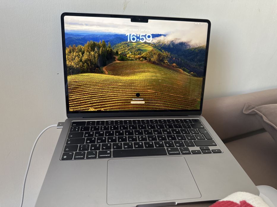 MacBook Air M2 8гБ