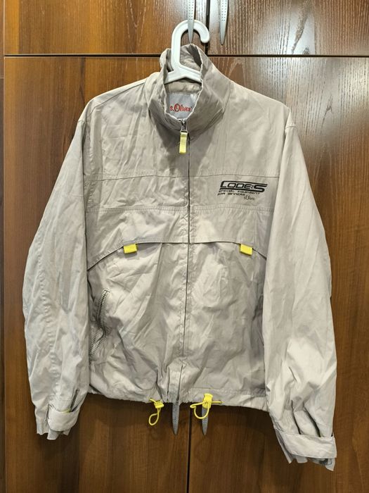 Продам куртку джинсовую,ветровку