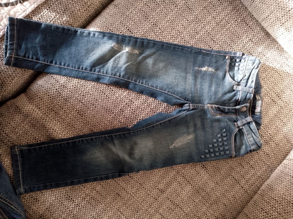 Vând blugi fetițe