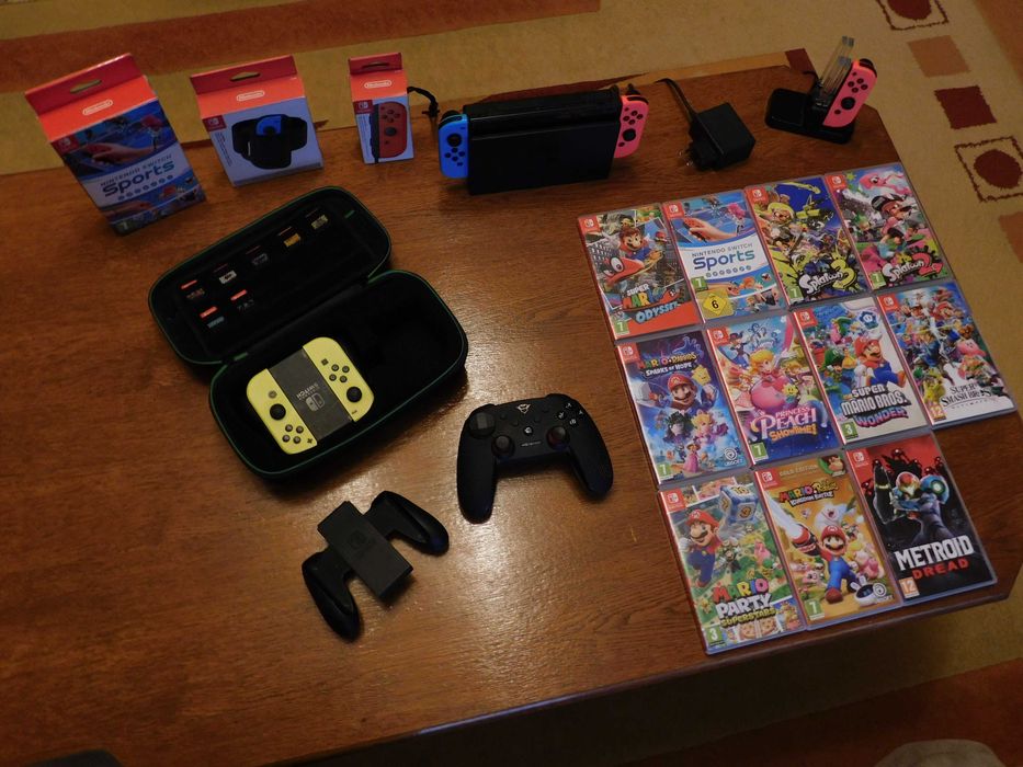 Consolă Nintendo Switch + 18 jocuri originale pe suport fizic (18 carduri) + accesorii complete