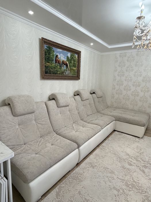 Продаю диван для гостиной угловой