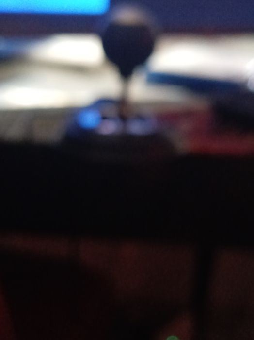 Vând ps4 pro de un 1t cu jocuri volan pedale și schimbător sa schimb pe un cross
