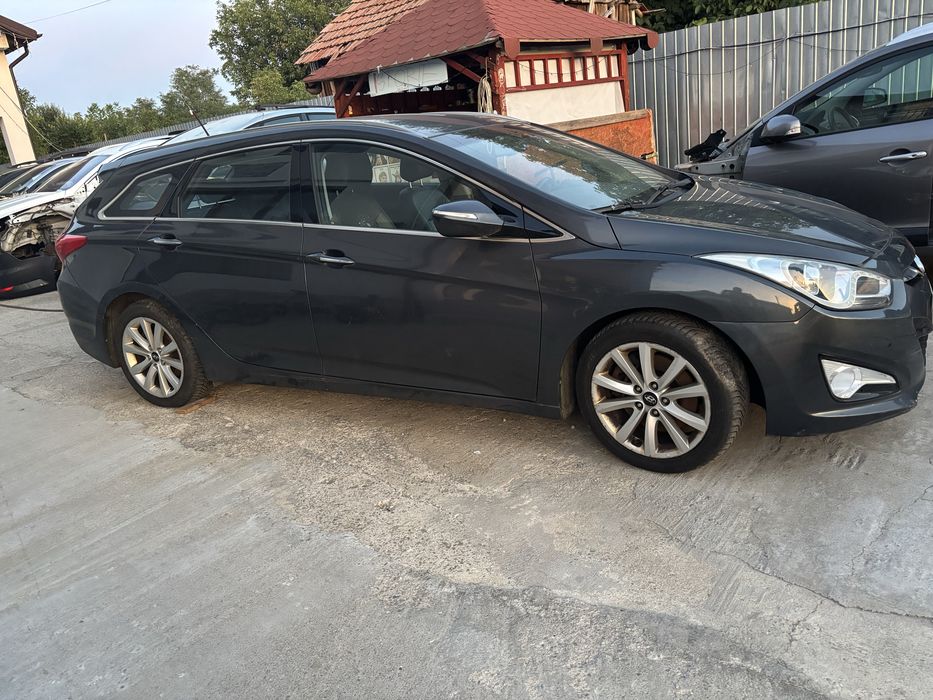 Aripa stanga  față hyundai i40  2016