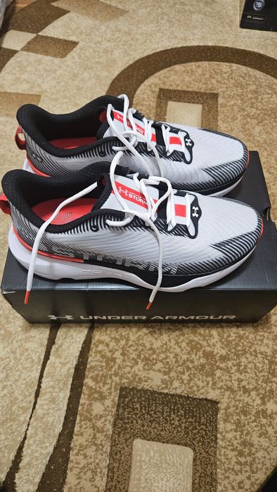 Adidasi Under Armour