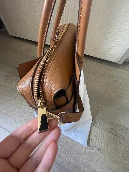 Geanta nouă Michael Kors Mercer, piele naturala, 31x23x12 cm, Bej/Maro