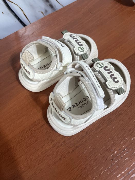 Продам Детские сандали