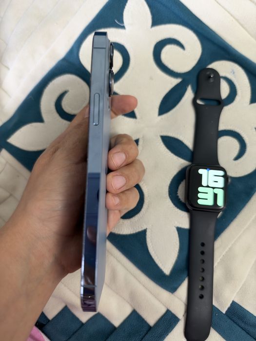 Продам iPhone 13 Pro Max 128 GB + Apple Watch Series 5 (40 мм)
