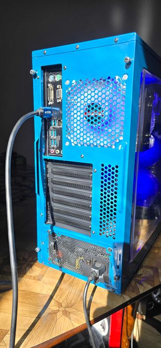 vând Unitate PC Gaming/Office – Intel i7-6700K 4.00GHz, 8GB RAM, 522GB, Lumini RGB + Telecomandă