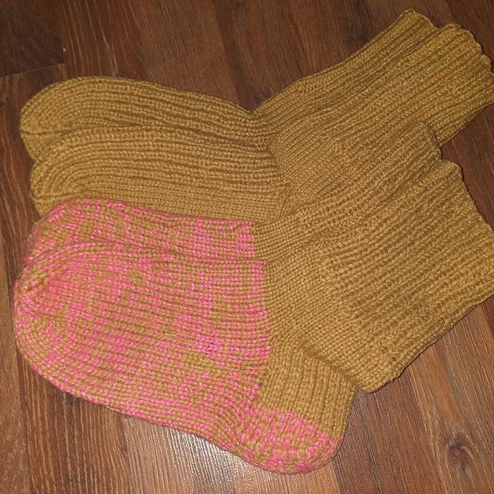 Вязаные следы и носки