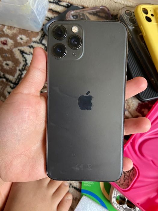iPhone 11 красный