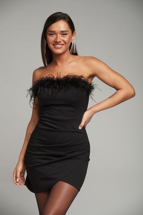 Рокля с пера, с вградени подплънки