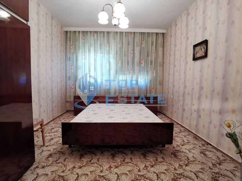 Многостаен тухлен апартамент с локално парно в централната част на гр