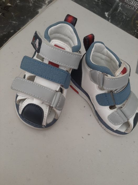 Сандалики на малыша