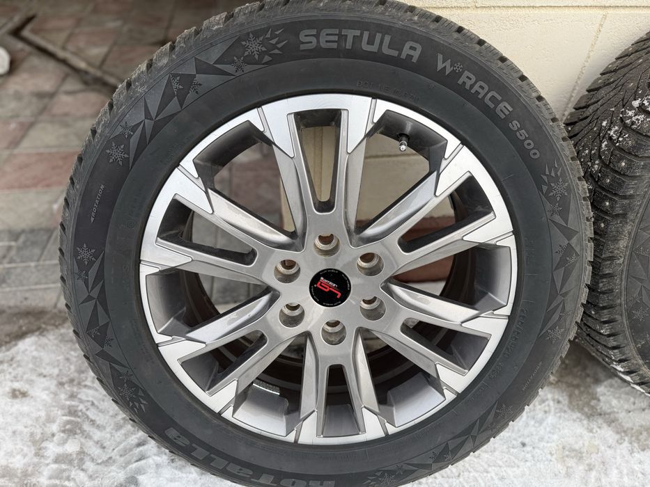 Продам комплект диск и шины  R20