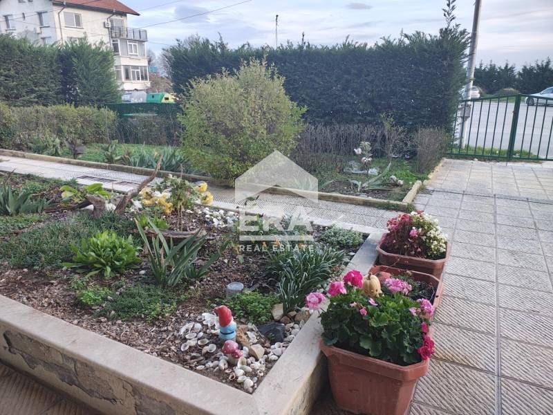 Едностаен ексклузивен апартамент за продажба, преустроен в двустаен, в