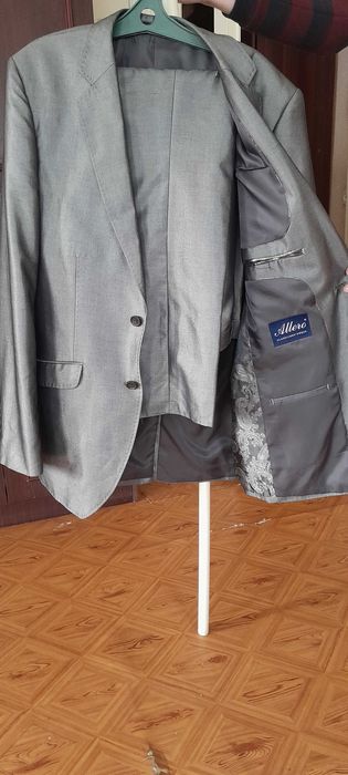 Продам костюм классический