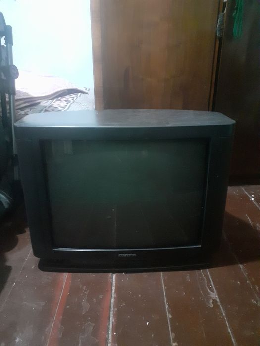 Продаёться телевизор samsung.чёрного цвета.