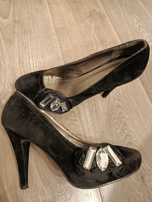 Елегантни дамски обувки